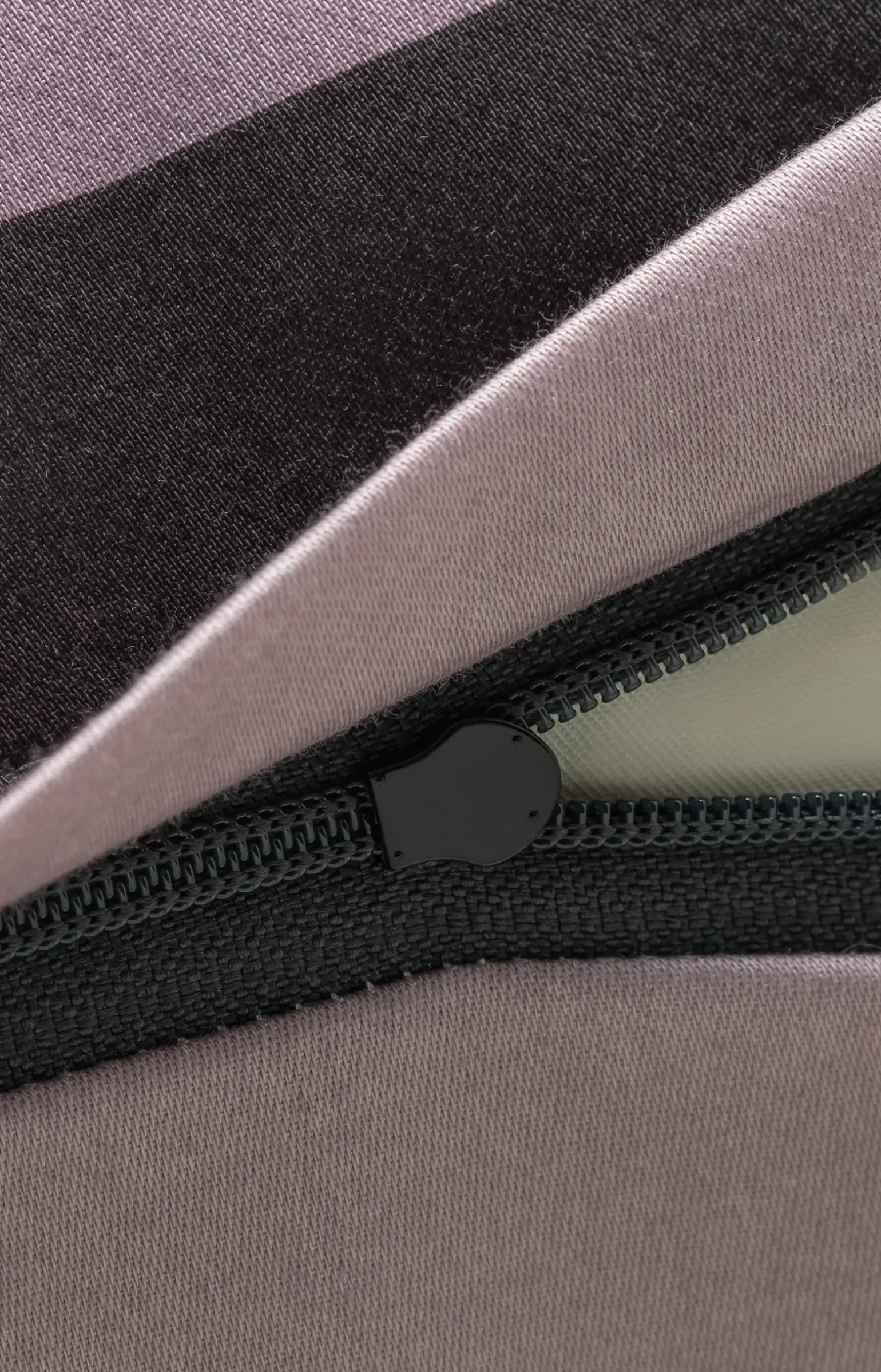 Bettwäsche JOOP! TONE in Violett gestreift