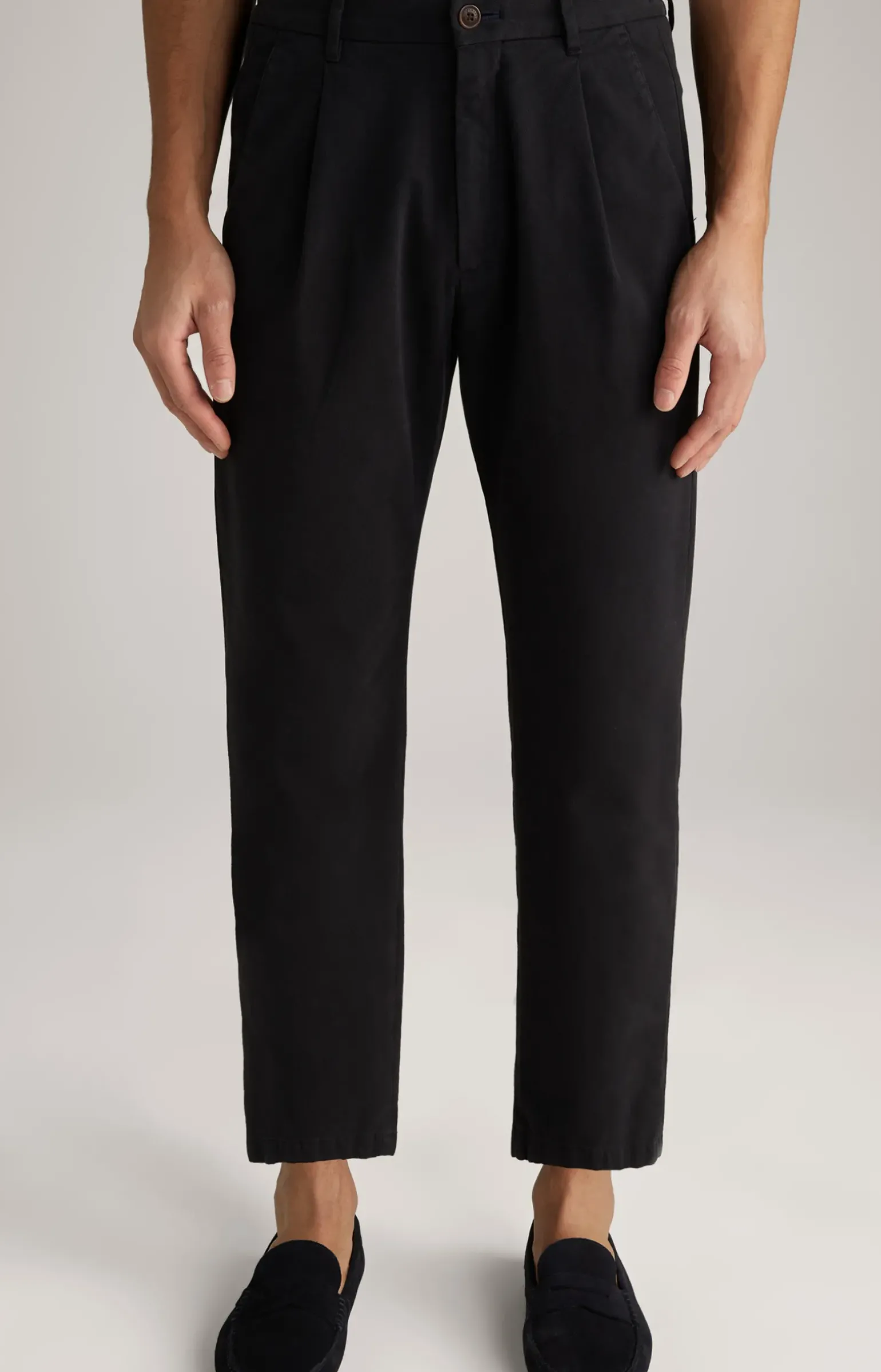 Bundfaltenhose Lead in Schwarz