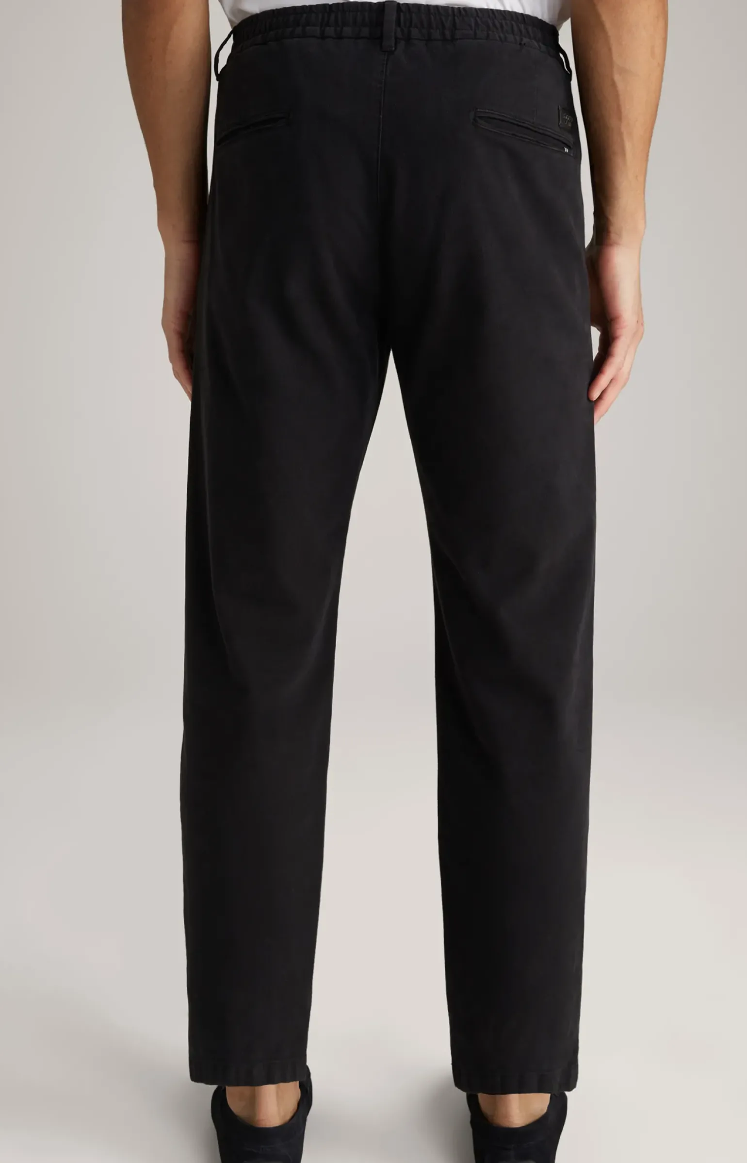 Bundfaltenhose Lead in Schwarz