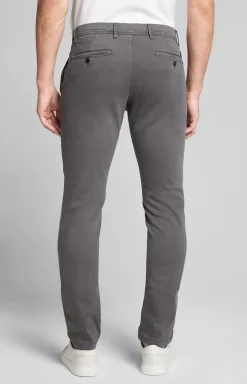 Chino Matthew in Grau