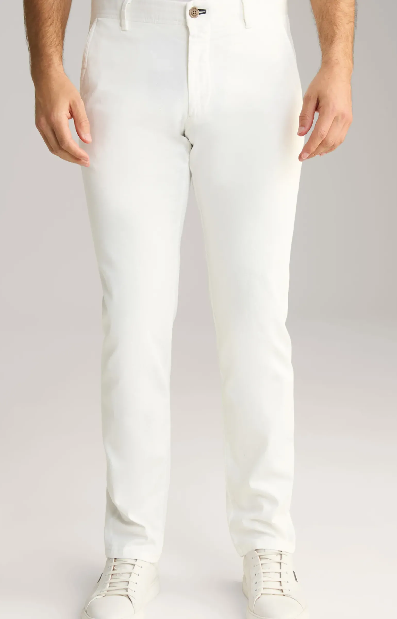 Chino Matthew in Offwhite