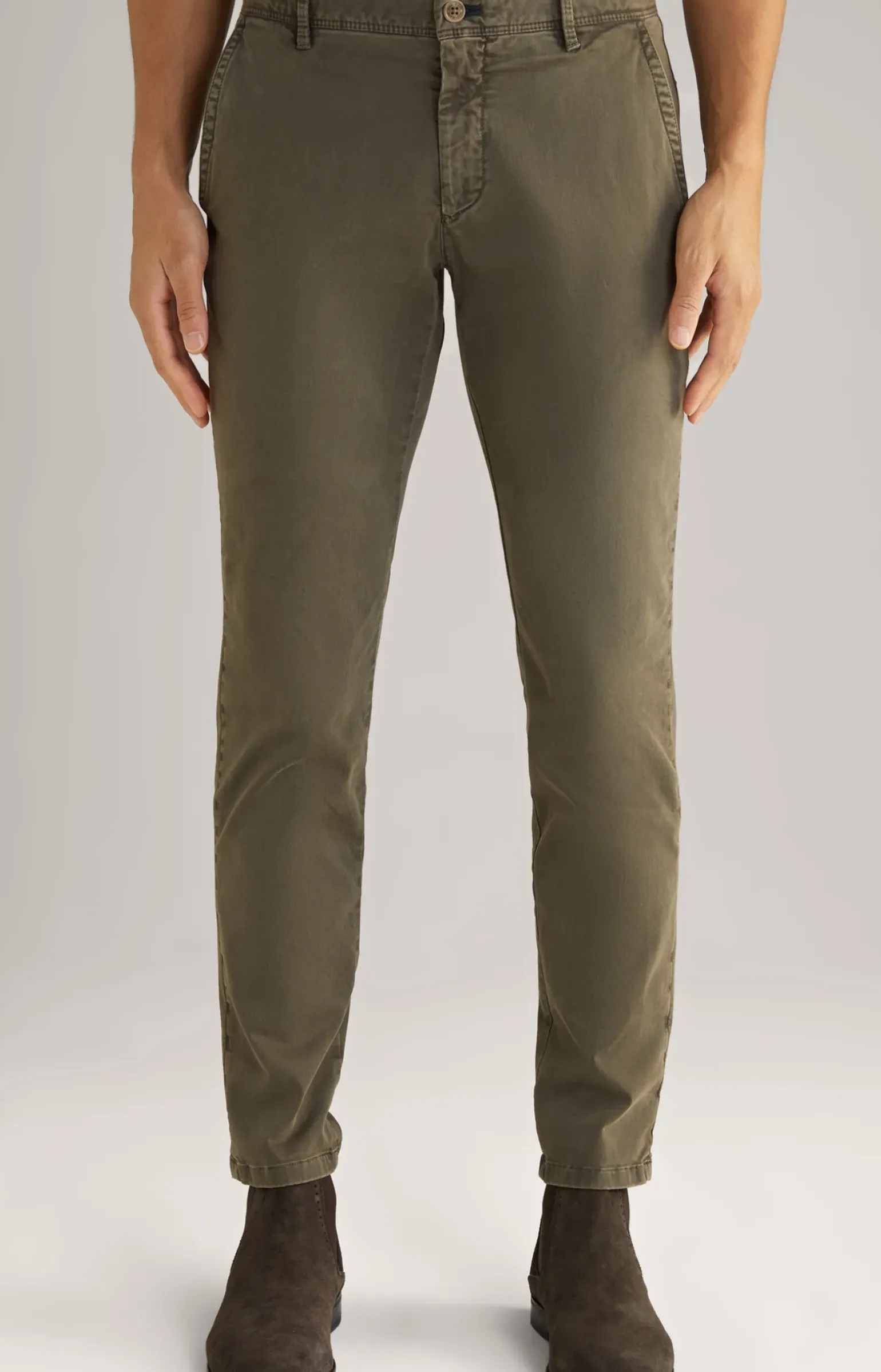 Chino Matthew in Oliv