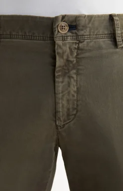 Chino Matthew in Oliv