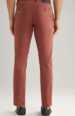 Chino Matthew in Rostrot