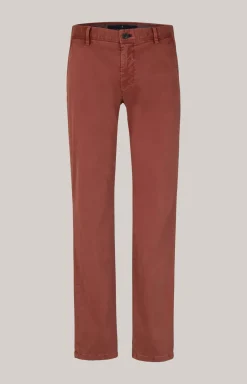 Chino Matthew in Rostrot