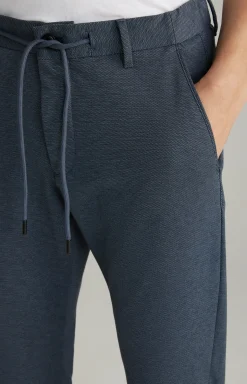 Chino Maxton in Navy strukturiert