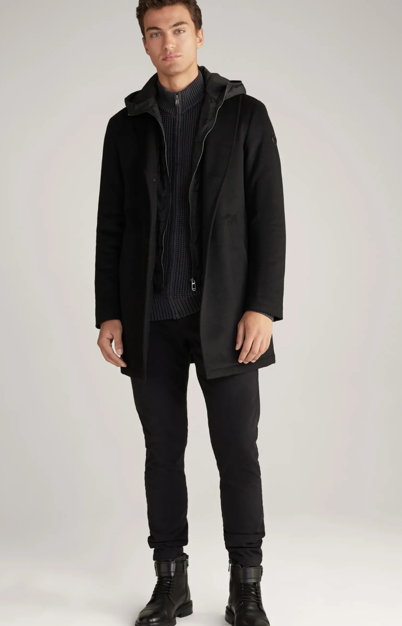 Cornflower-Mantel Mailor in Schwarz