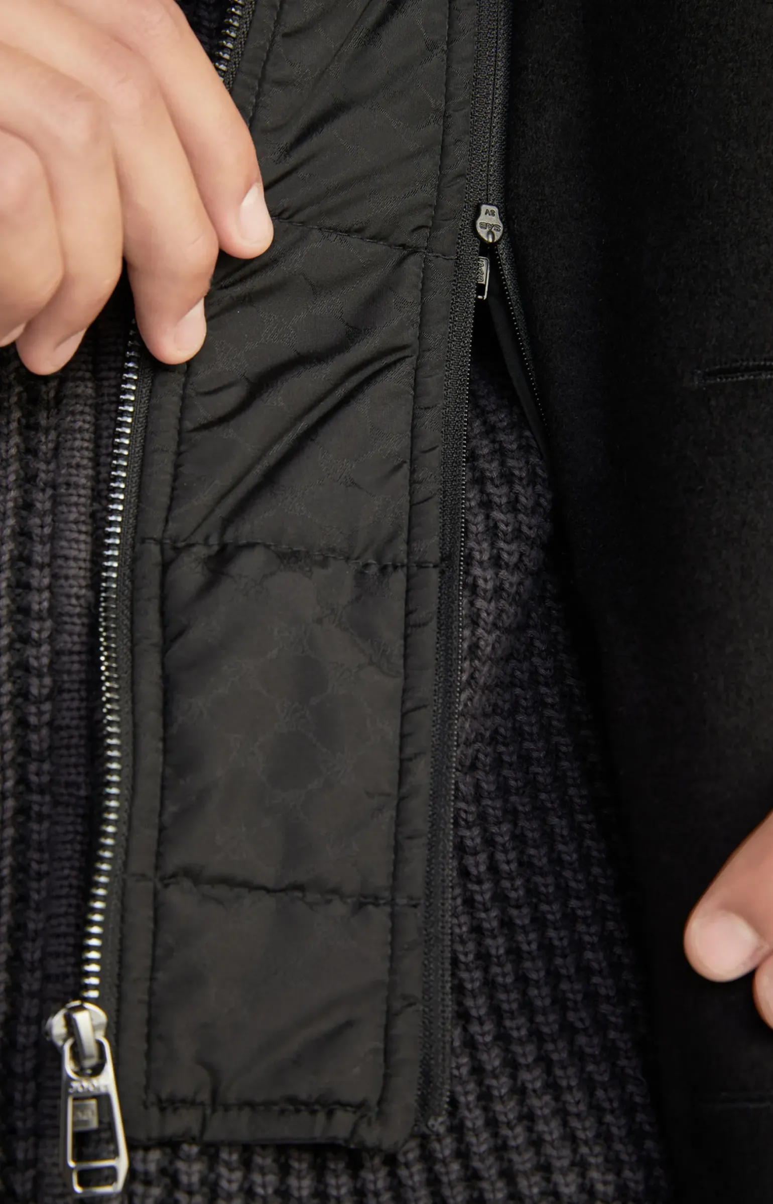 Cornflower-Mantel Mailor in Schwarz