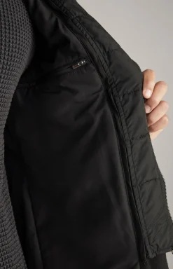 Cornflower-Mantel Mailor in Schwarz