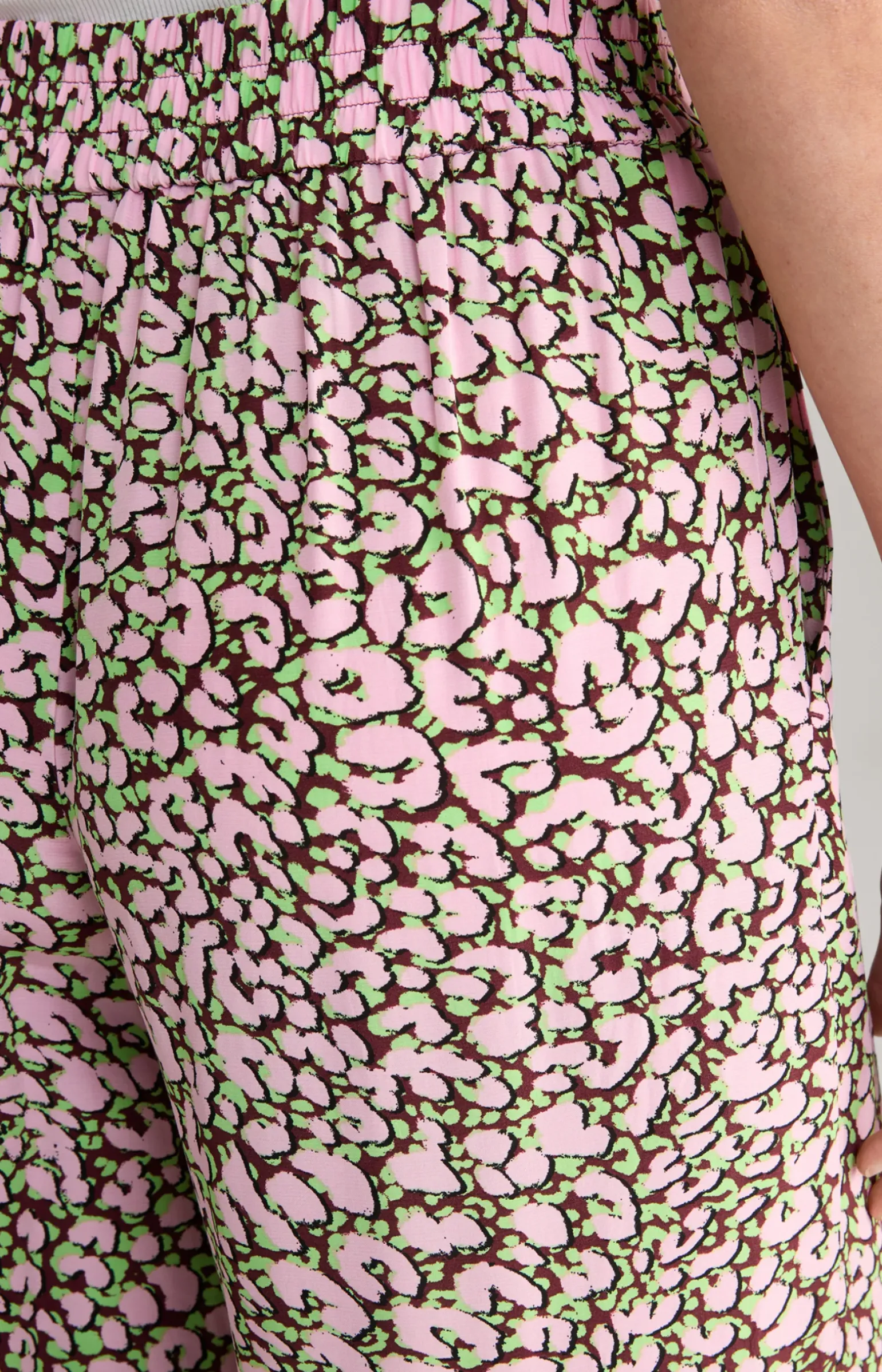 Crêpe-Hose in Rot/Rosa/Grün