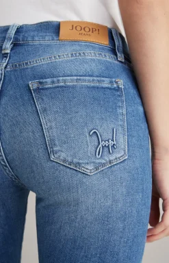 Jeans in Medium Blue Washed