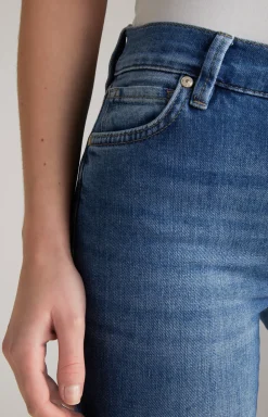 Jeans in Medium Blue Washed