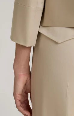 Kurz-Blazer in Beige