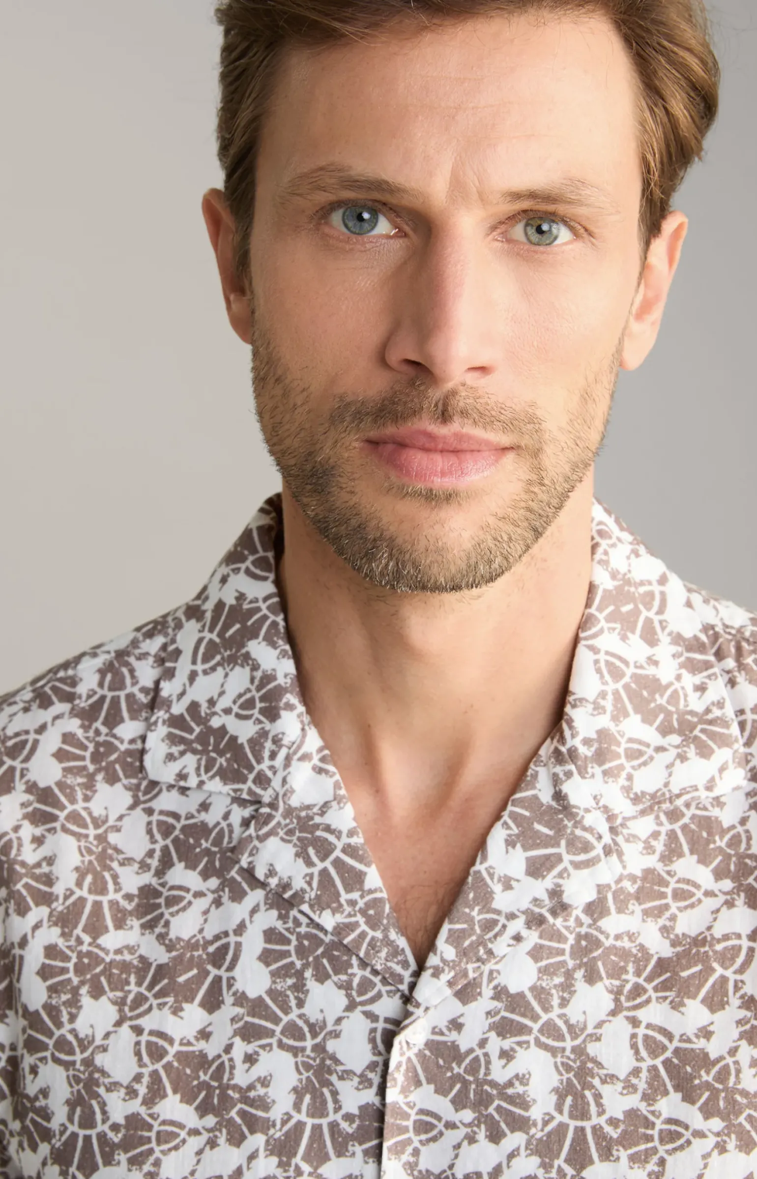 Leinenmix-Hemd Kawai in Braun-Weiß gemustert