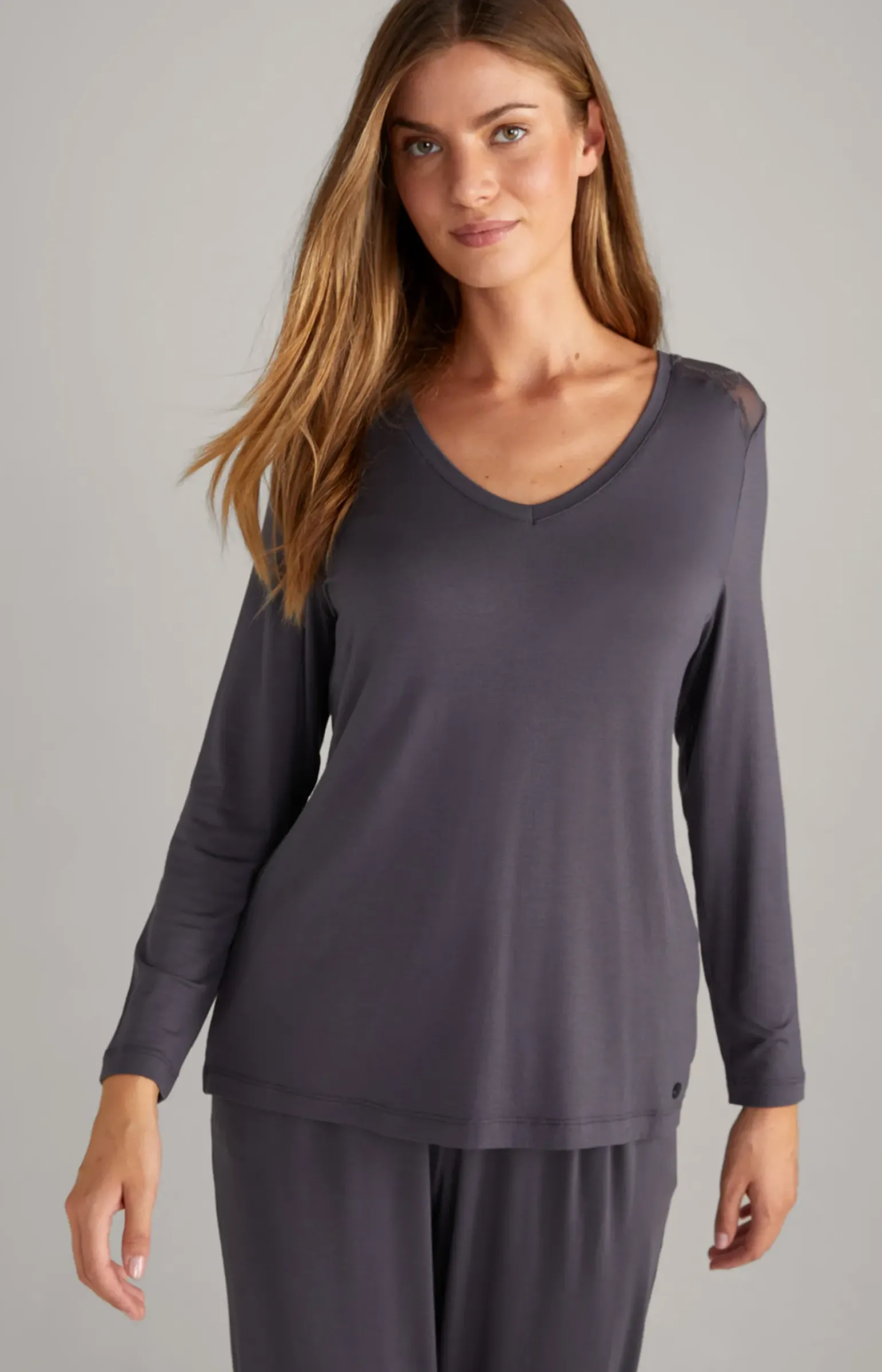 Lounge-Longsleeve in Anthrazit