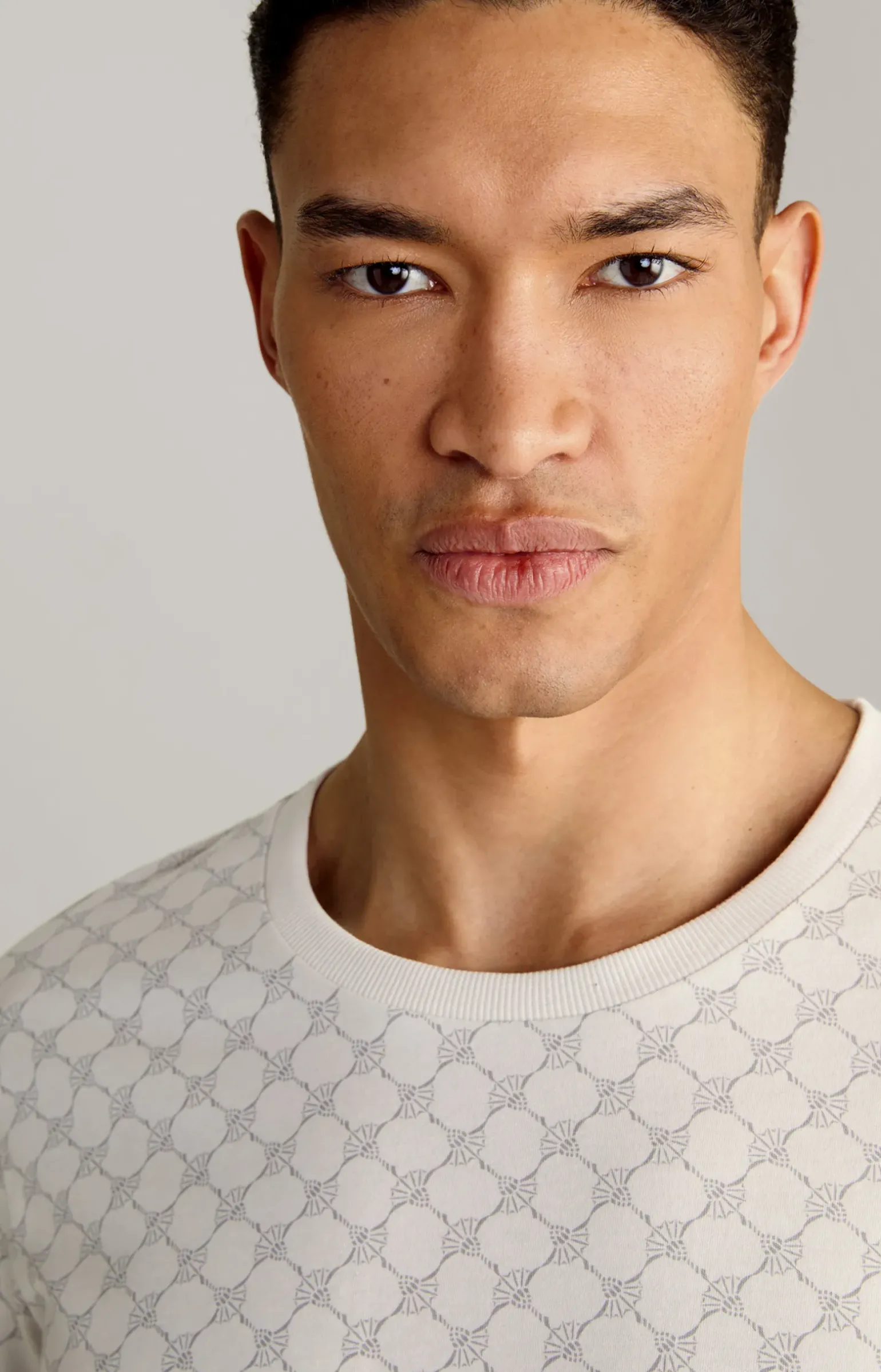 Loungewear Longsleeve in Offwhite/Grau gemustert