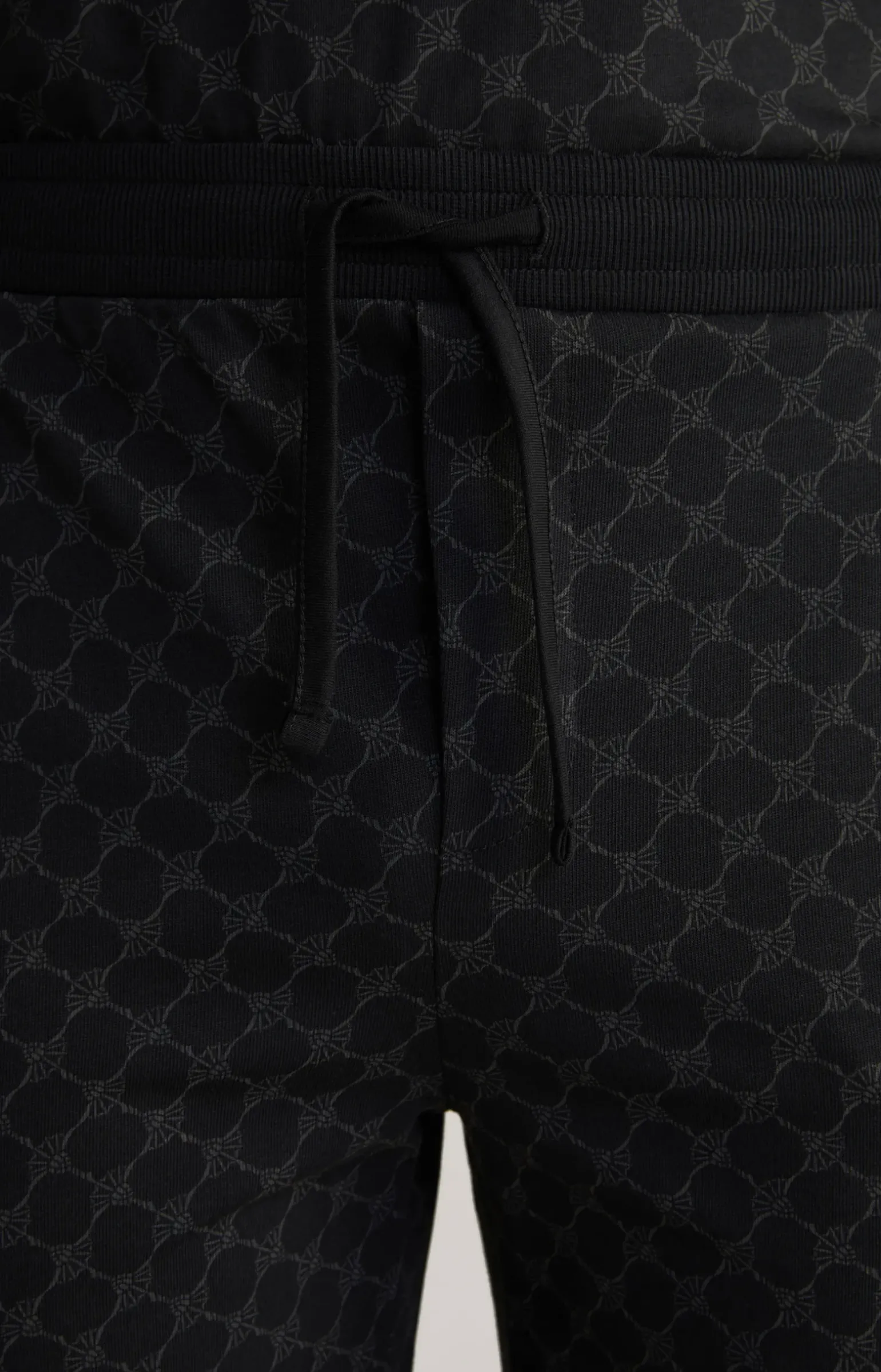 Loungewear Shorts in Schwarz gemustert