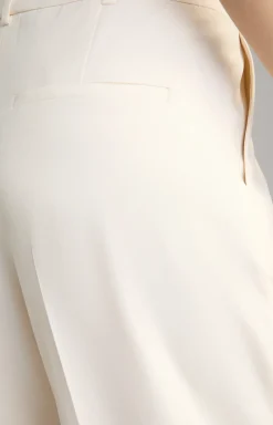 Marlenehose mit feinen Nadelstreifen in Offwhite