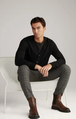 Merinowoll-Strickjacke Danilon in Schwarz