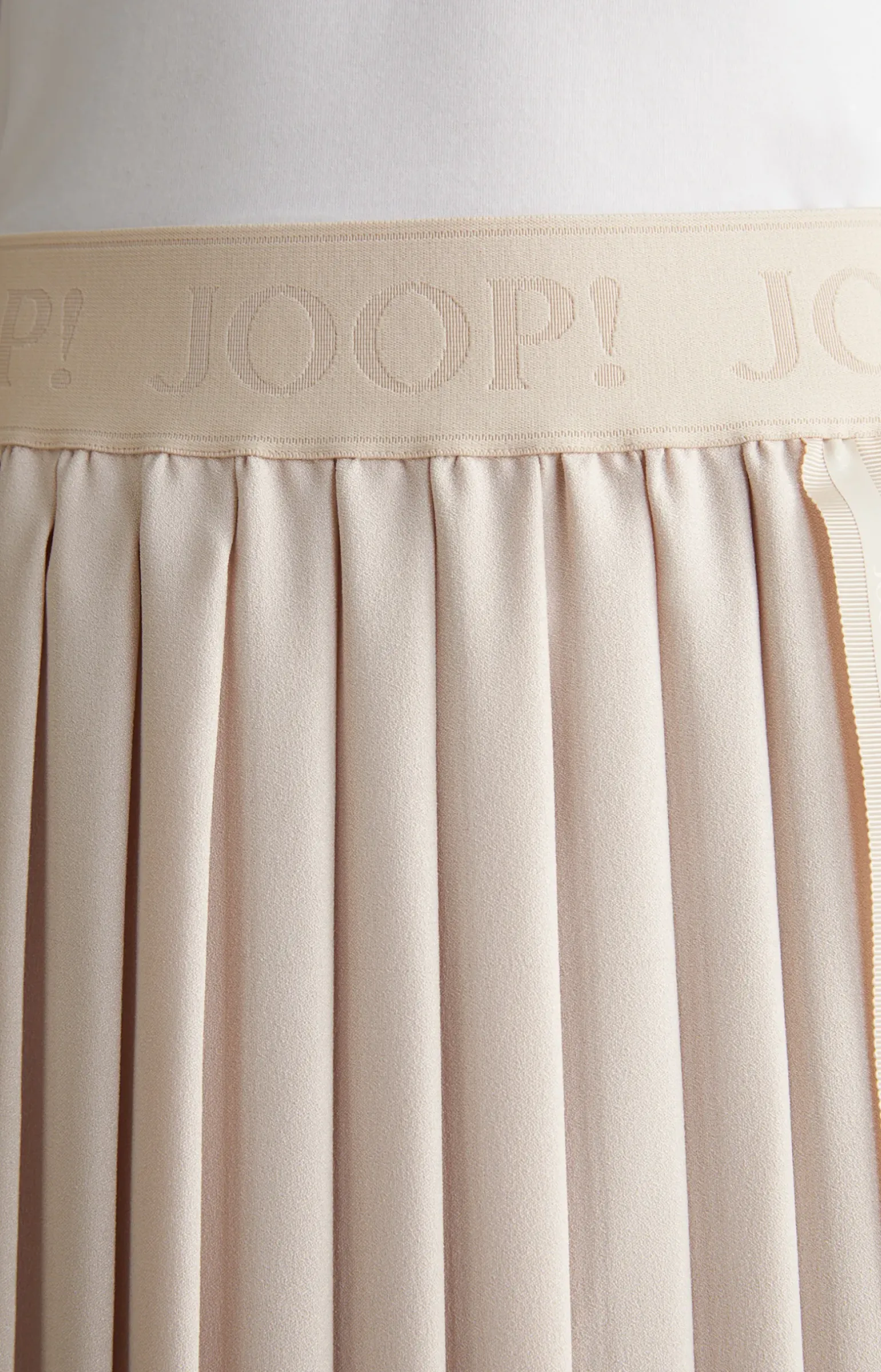 Plissee-Rock in Nude