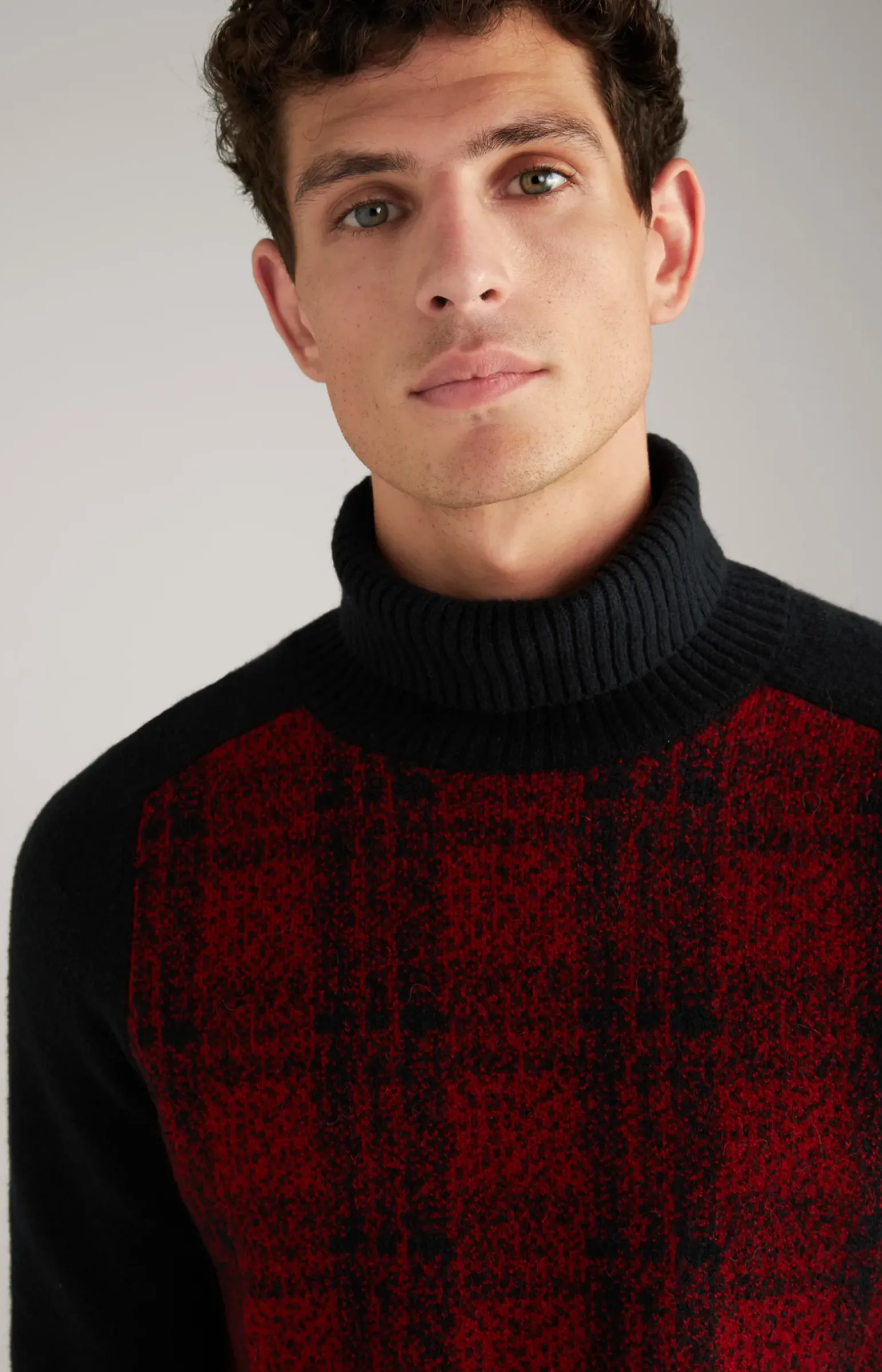 Pullover Kilio in Schwarz/Rot