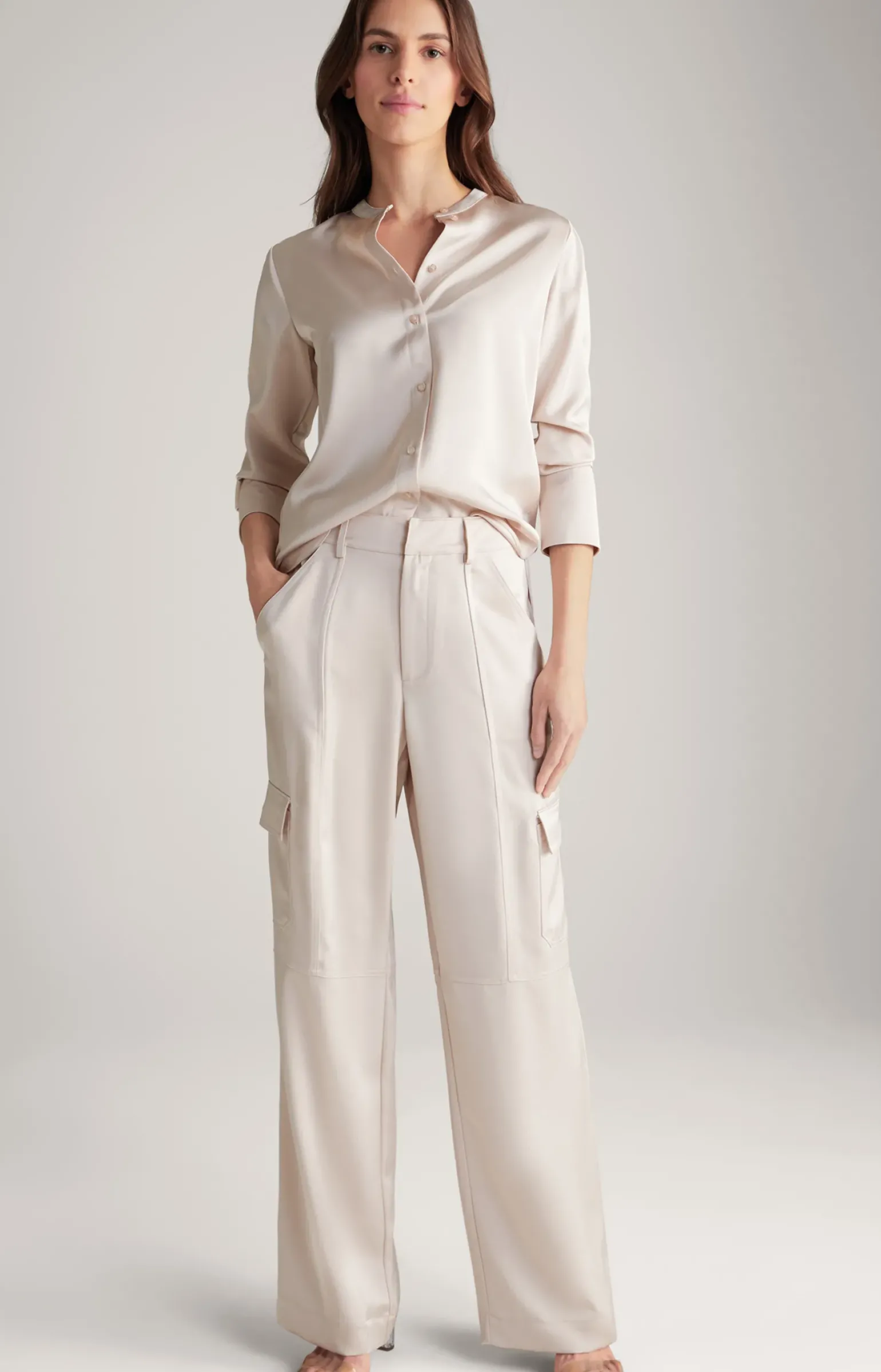 Satin-Cargohose in Nude