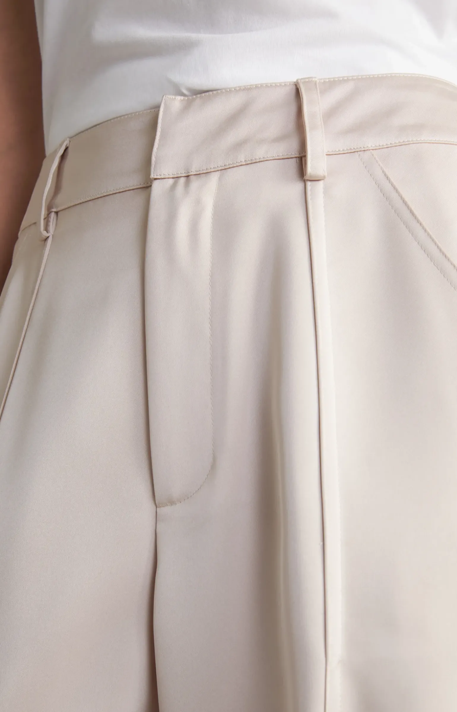 Satin-Cargohose in Nude