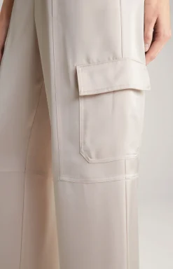 Satin-Cargohose in Nude