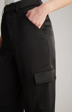Satin-Cargohose in Schwarz