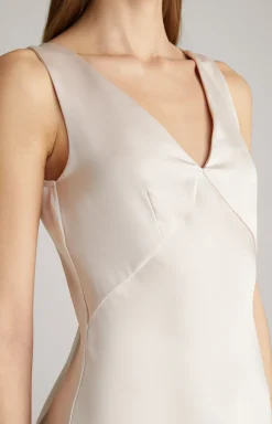 Satinkleid in Nude