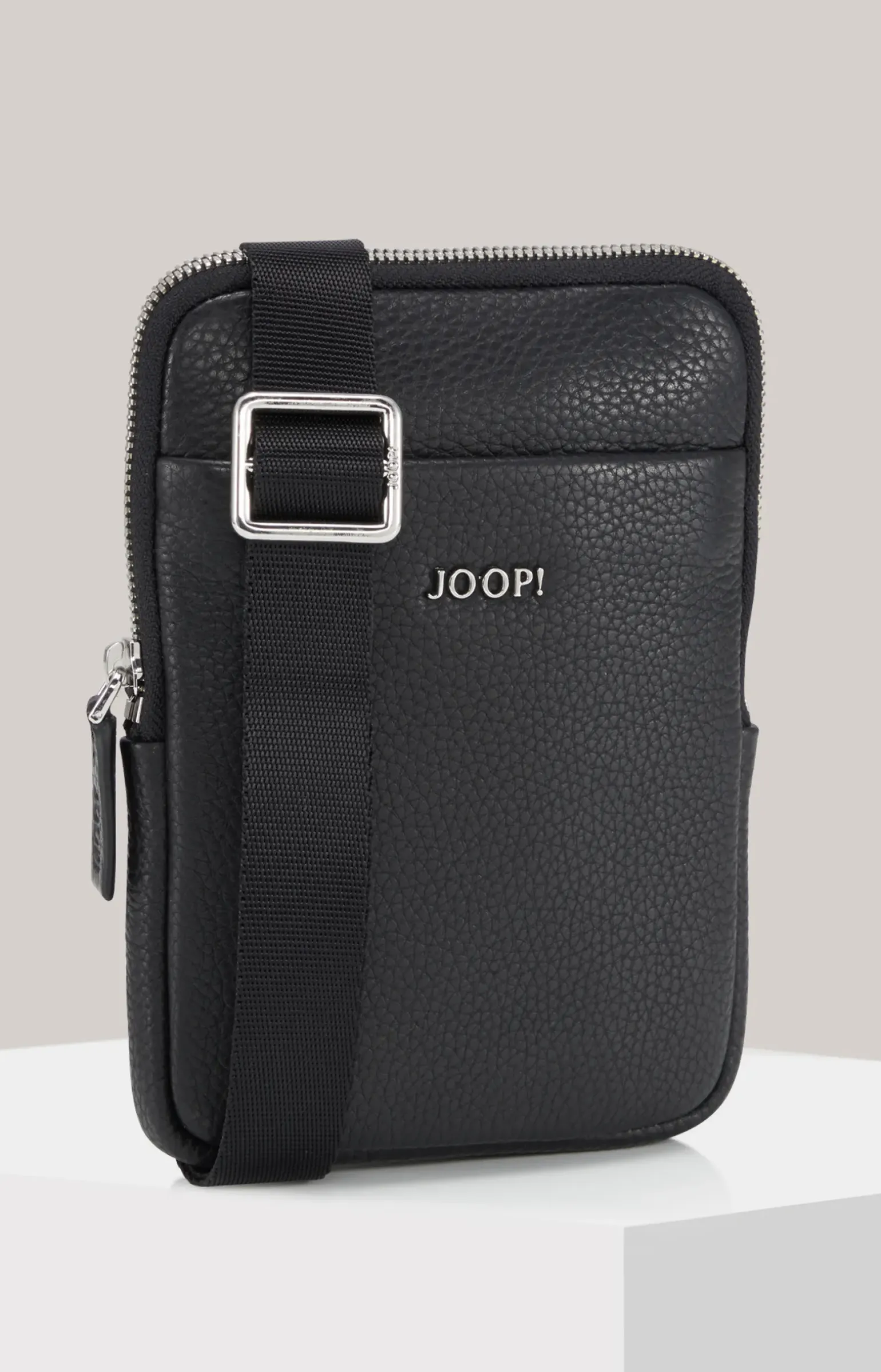 Schultertasche Cardona Rafael in Schwarz