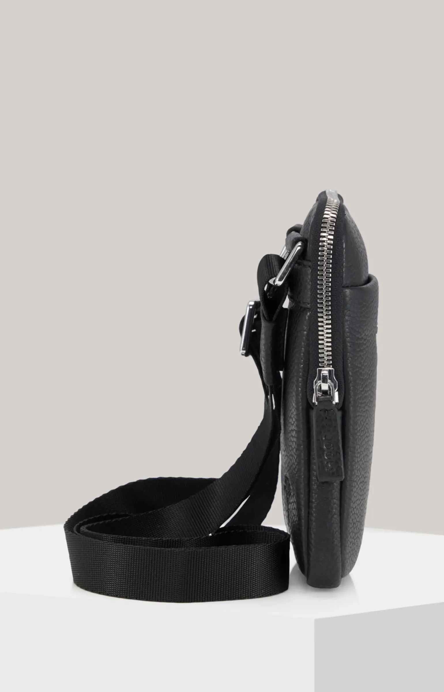 Schultertasche Cardona Rafael in Schwarz