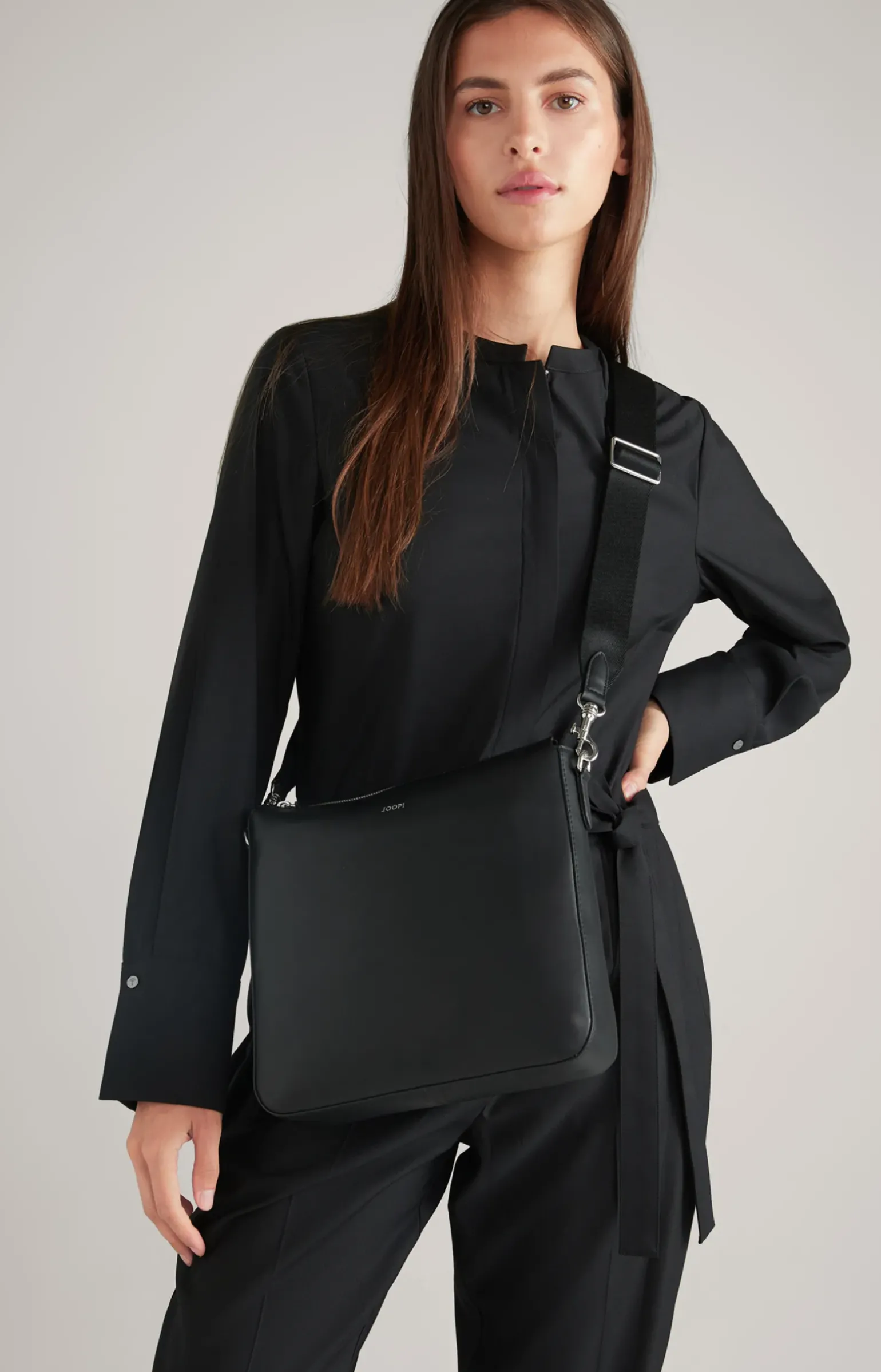 Schultertasche Sofisticato Jasmina in Schwarz