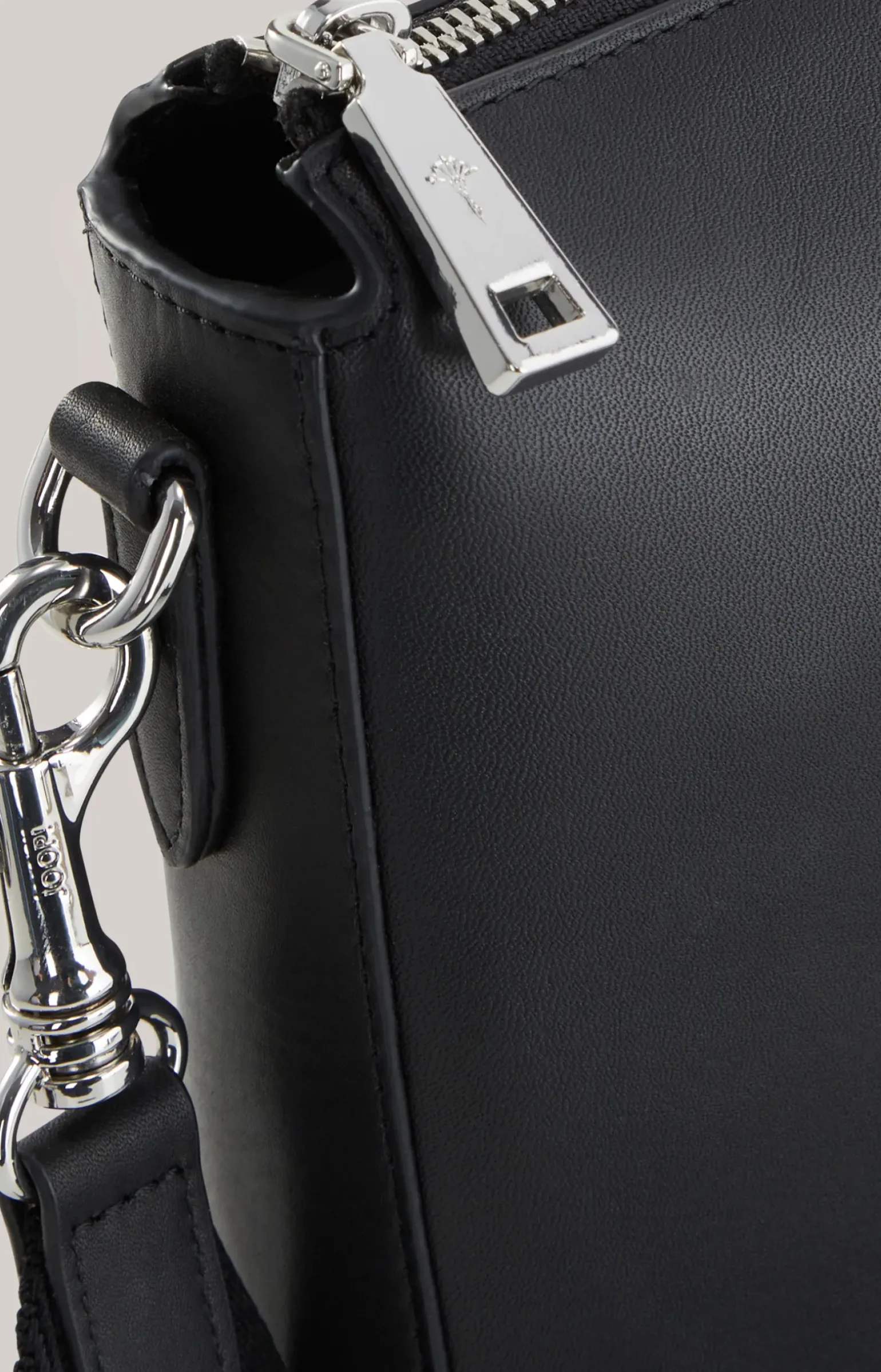 Schultertasche Sofisticato Jasmina in Schwarz