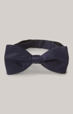 Seidenfliege in Navy