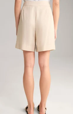 Shorts in Beige