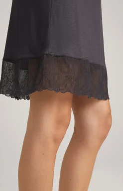 Spaghetti-Kleid mit Spitze in Anthrazit