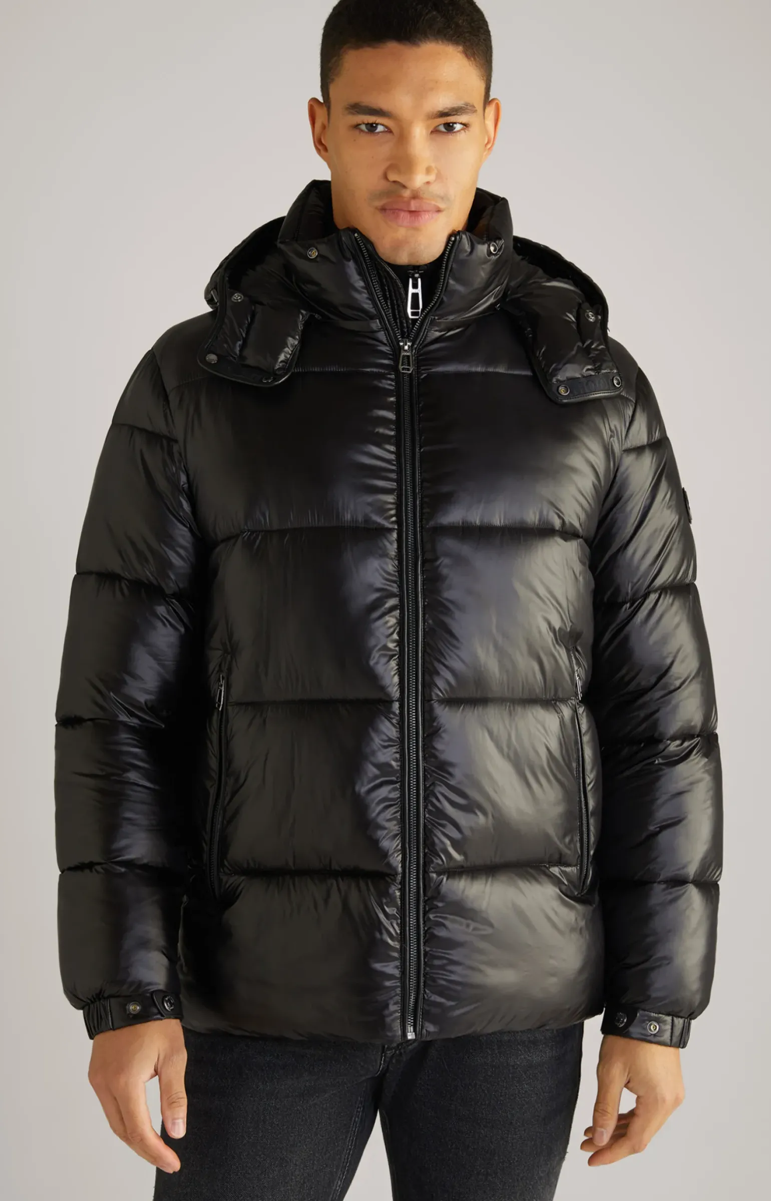 Steppjacke Ambro mit Kapuze in Schwarz