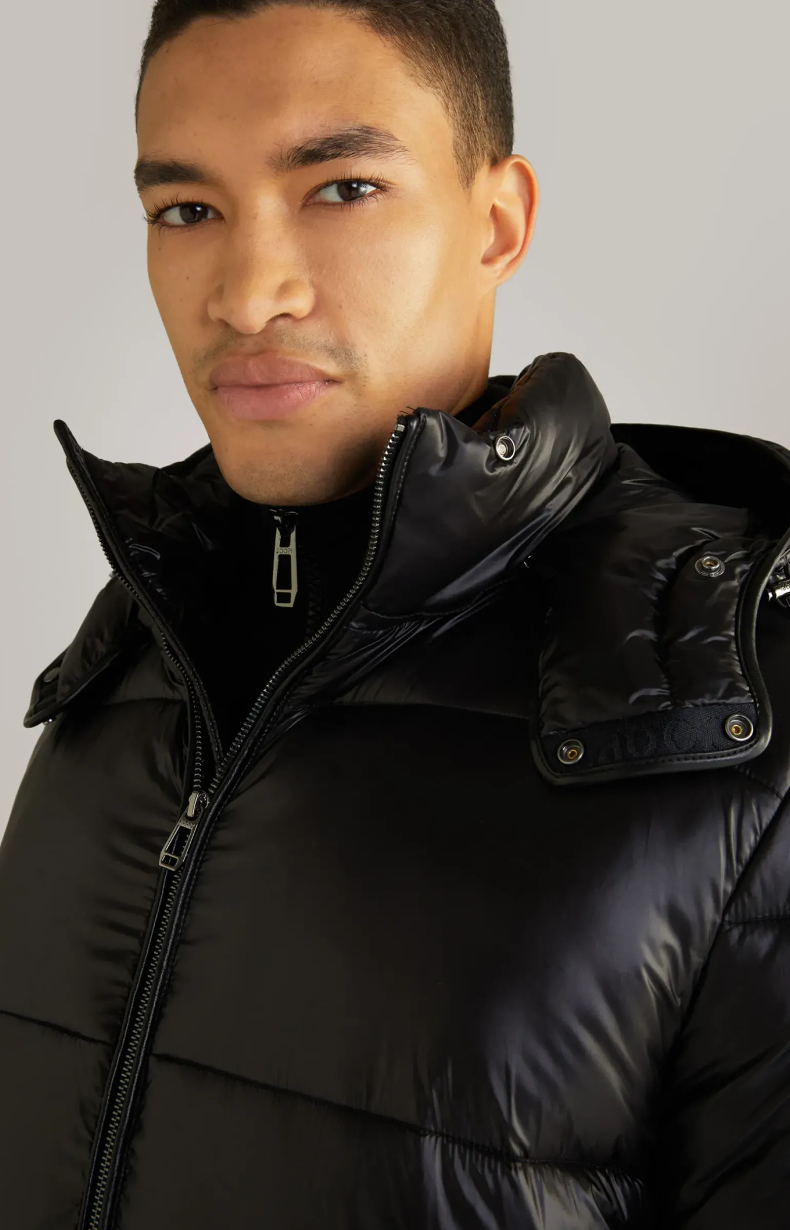 Steppjacke Ambro mit Kapuze in Schwarz