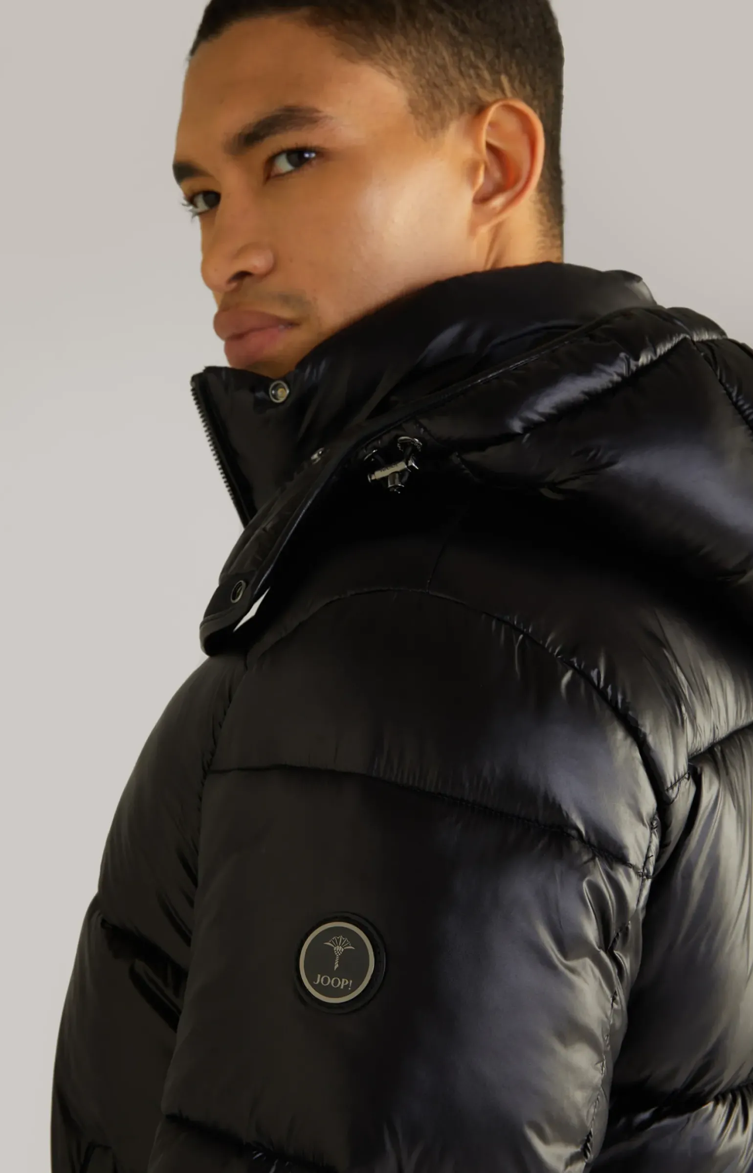 Steppjacke Ambro mit Kapuze in Schwarz