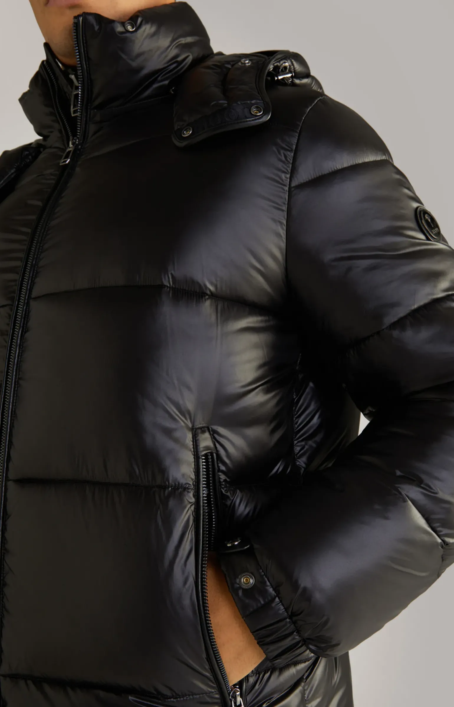 Steppjacke Ambro mit Kapuze in Schwarz