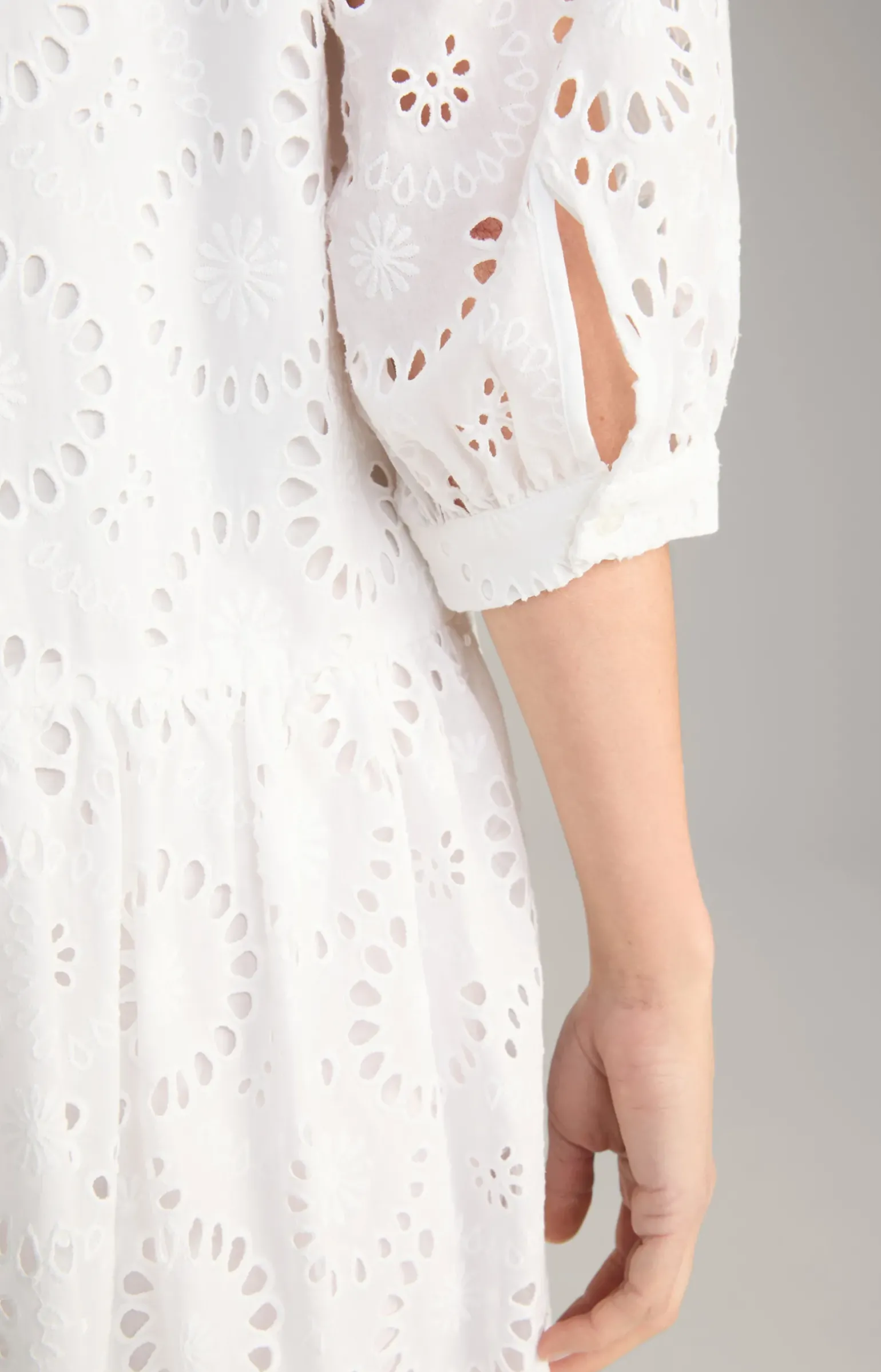 Stick-Kleid in Weiß