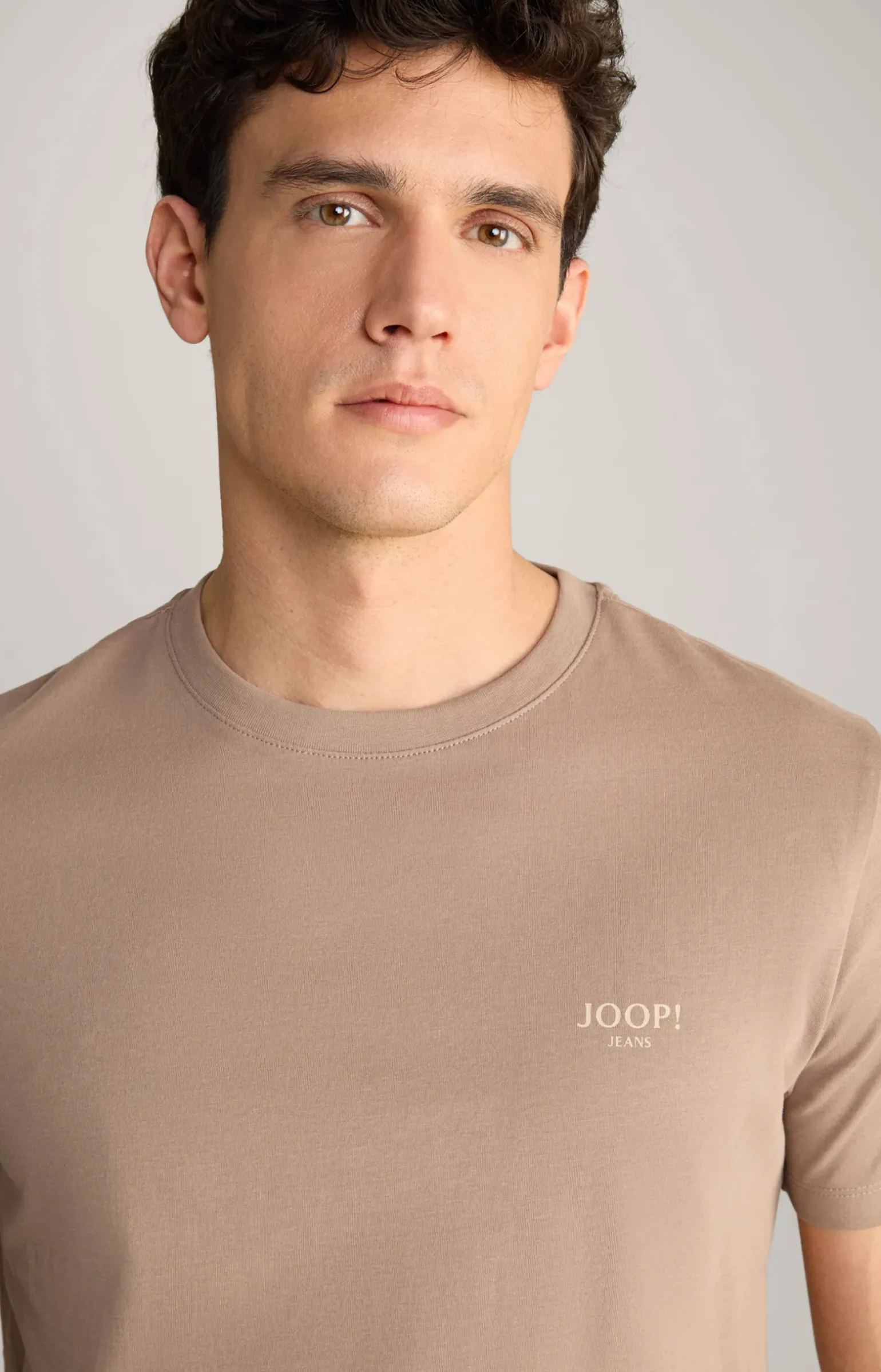 T-Shirt Alphis in Hellbraun