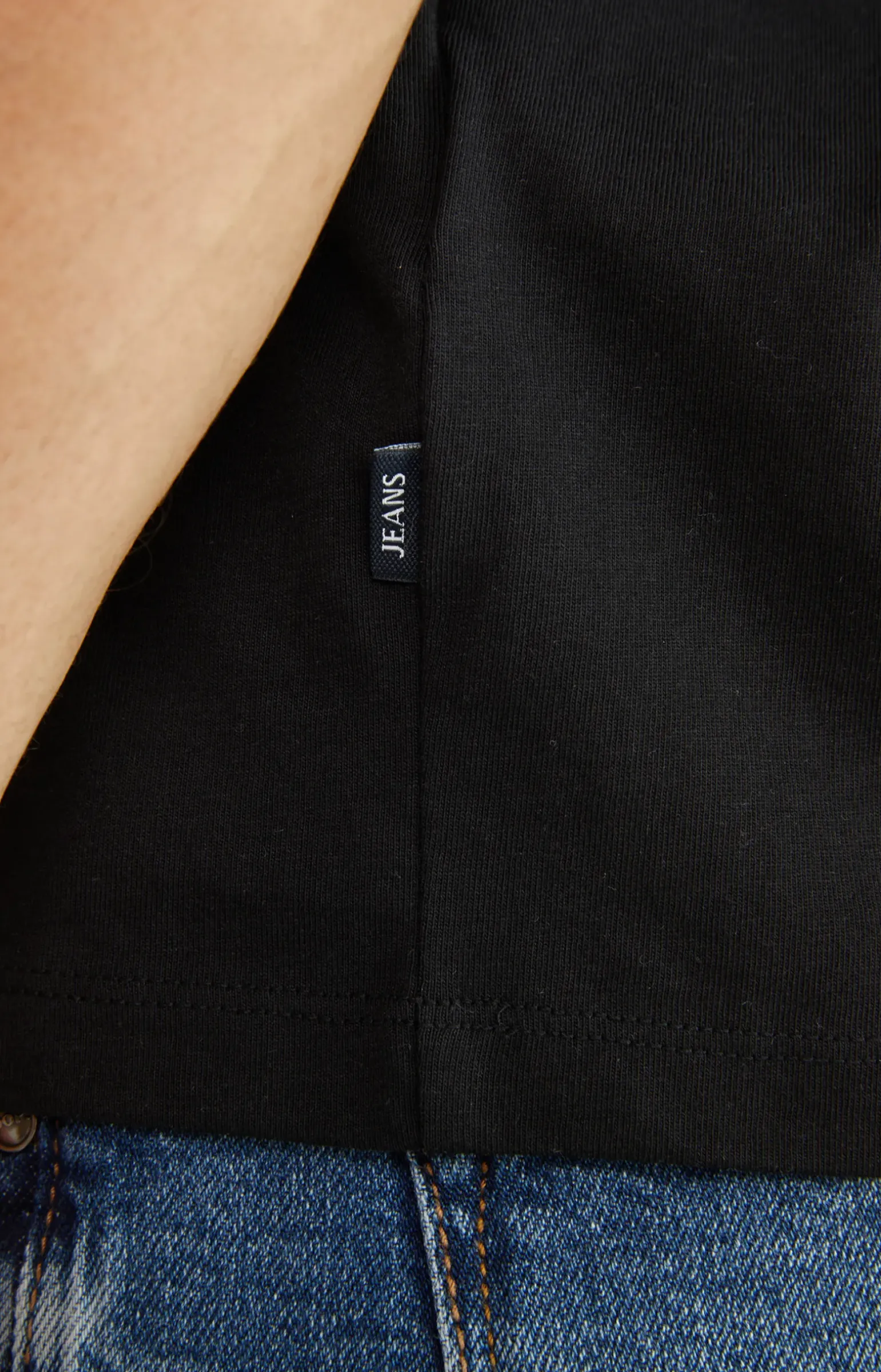 T-Shirt Alphis in Schwarz