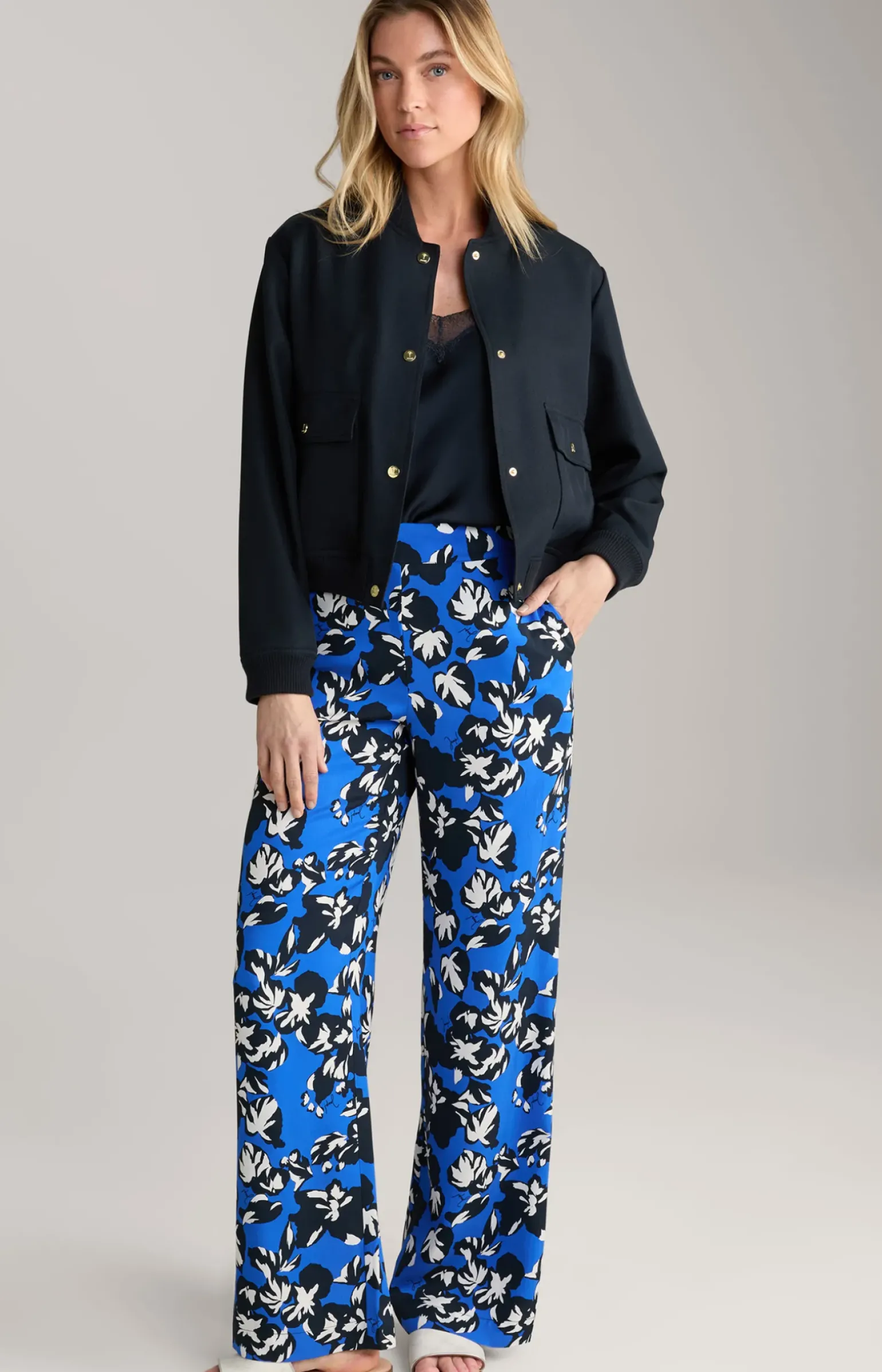 Twill-Hose in Blau/Schwarz/Weiß gemustert