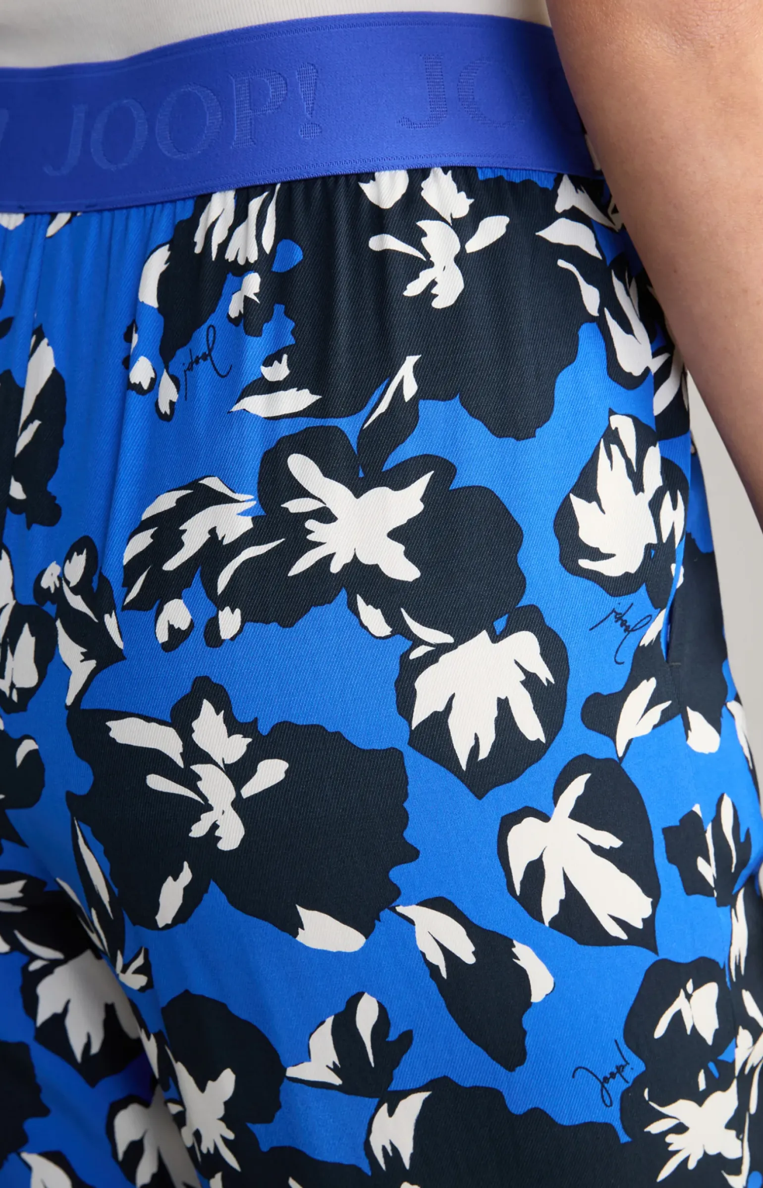 Twill-Hose in Blau/Schwarz/Weiß gemustert