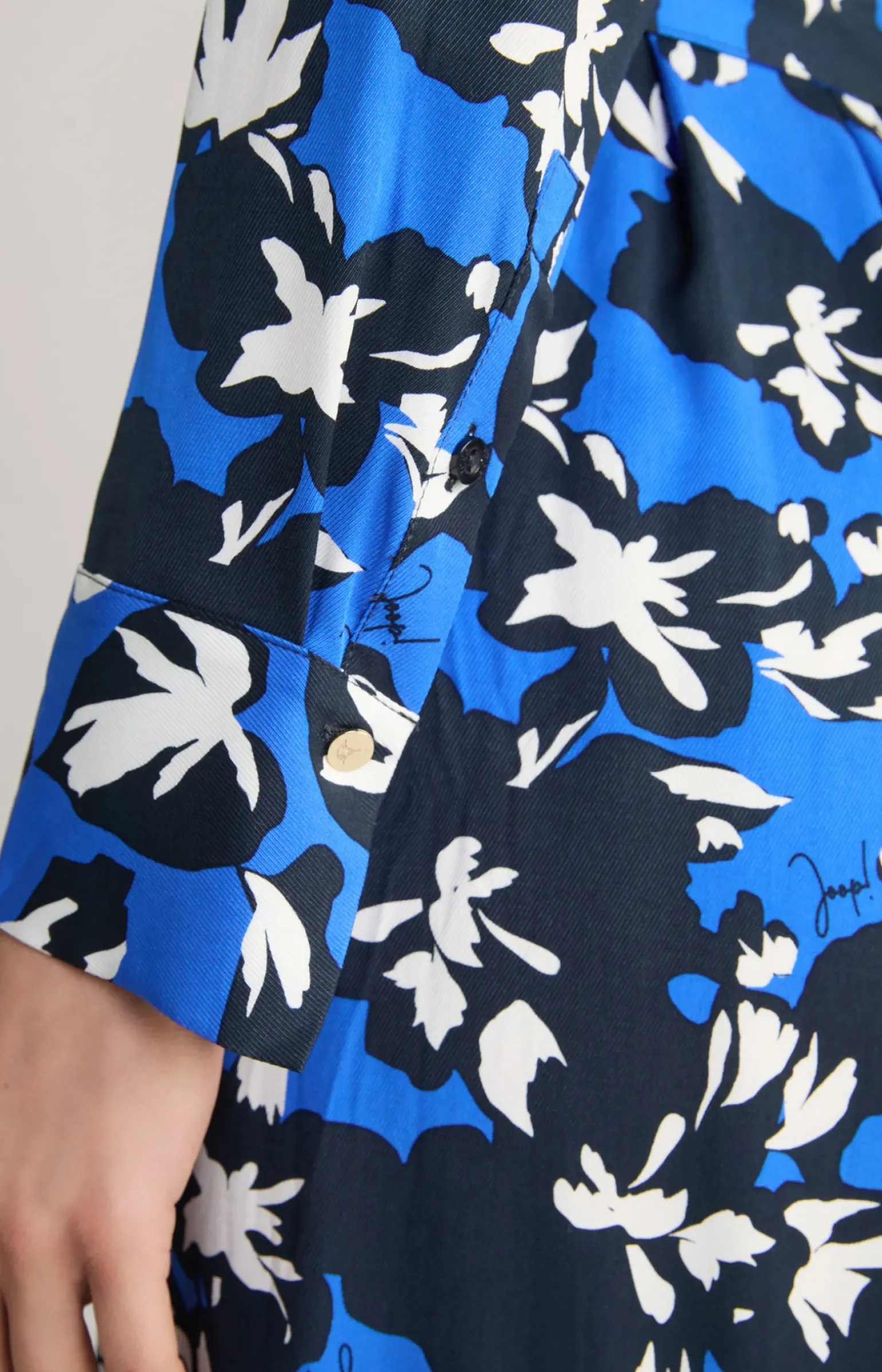 Viskose-Kleid in Blau/Weiß gemustert